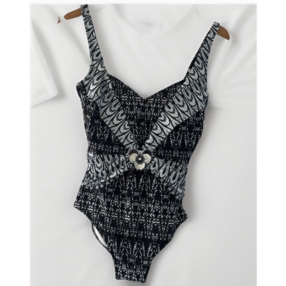 Gottex African Rhythm 1 Piece Swimsuit NWOT 8 Black White Flower Brooch 15AR174